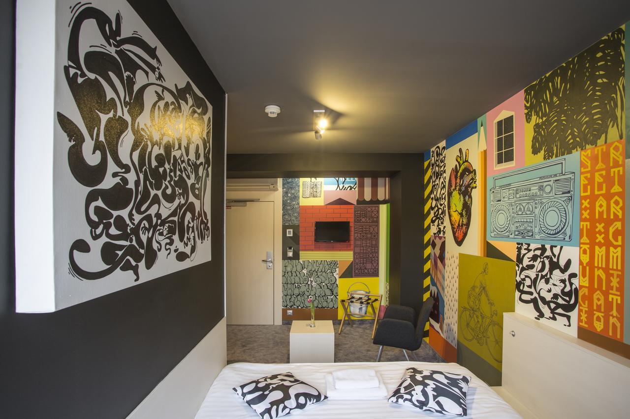The Invisible Hotel — Urban Flashbacks โกชิเซ ภายนอก รูปภาพ